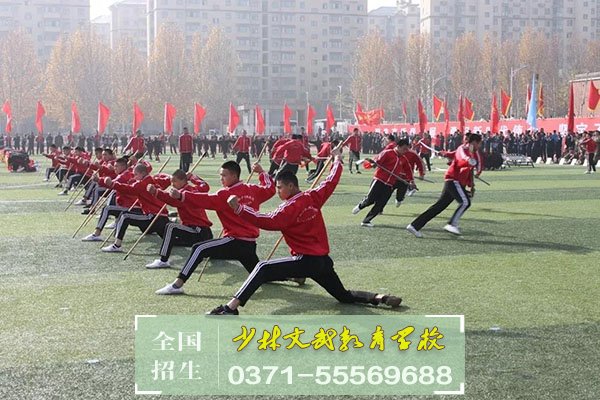 青少年在青春期產生早戀行為的有哪些