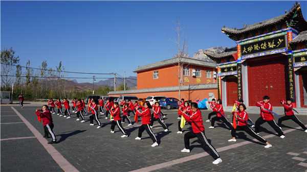 如果孩子有“網癮”，就要設定上網時間