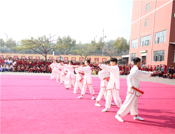 青少年孩子早戀怎么辦，早戀有哪些特點(diǎn)？